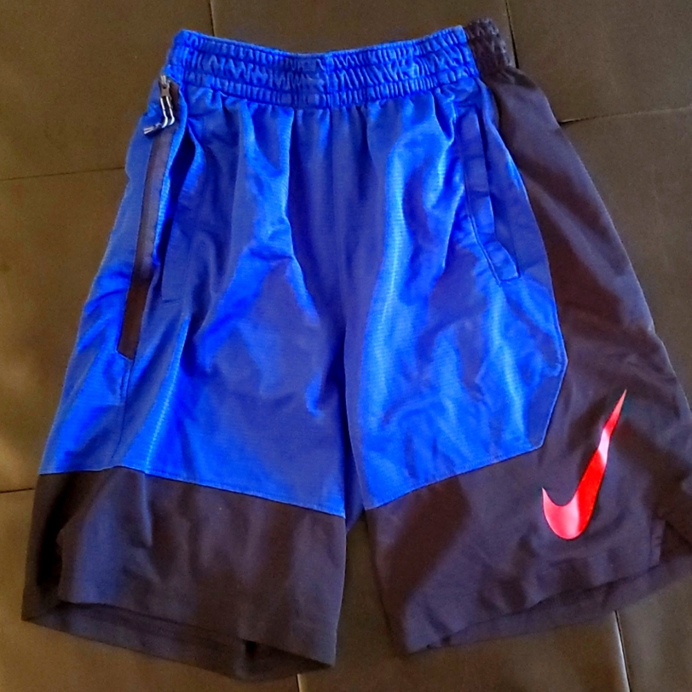 BOYS NIKE DRI FIT SHORTS W/ POCKETS, ZIPPER
